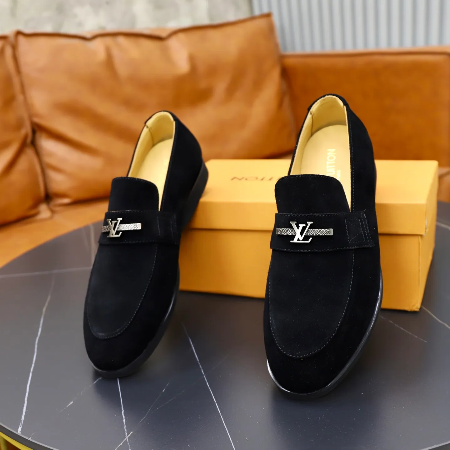 Ex-factory price: 442💰🙅‍♂️🙅‍♂️🙅‍♂️ Brand: LV Louis Vuitton Standard code: 38-44 (45 customized) Grade: Same as the official website Material: Original cow suede material stitching Comfortable and breathable cowhide lining Lightweight wear-resistant foam outsole Style category: Men's fashionable casual shoes Running sports shoes Distinguished luxury brand elements Top luxury color: actual picture color